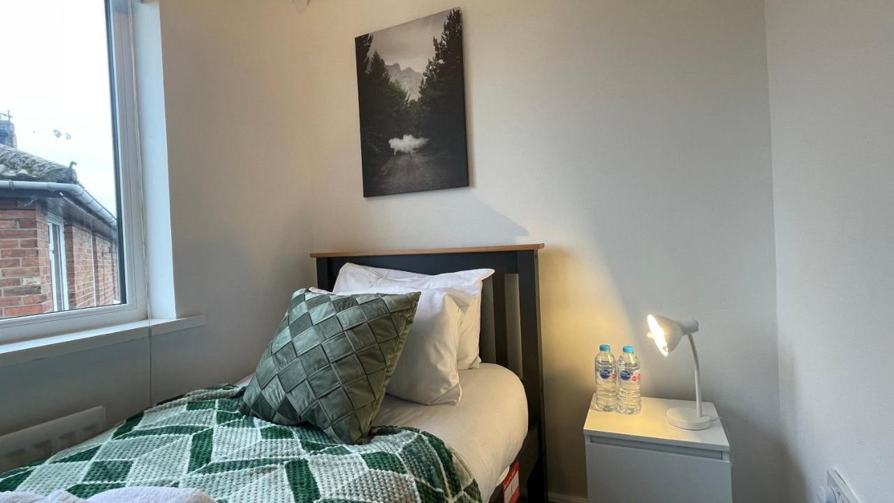 Fully Serviced Three Bed House In ダラム エクステリア 写真